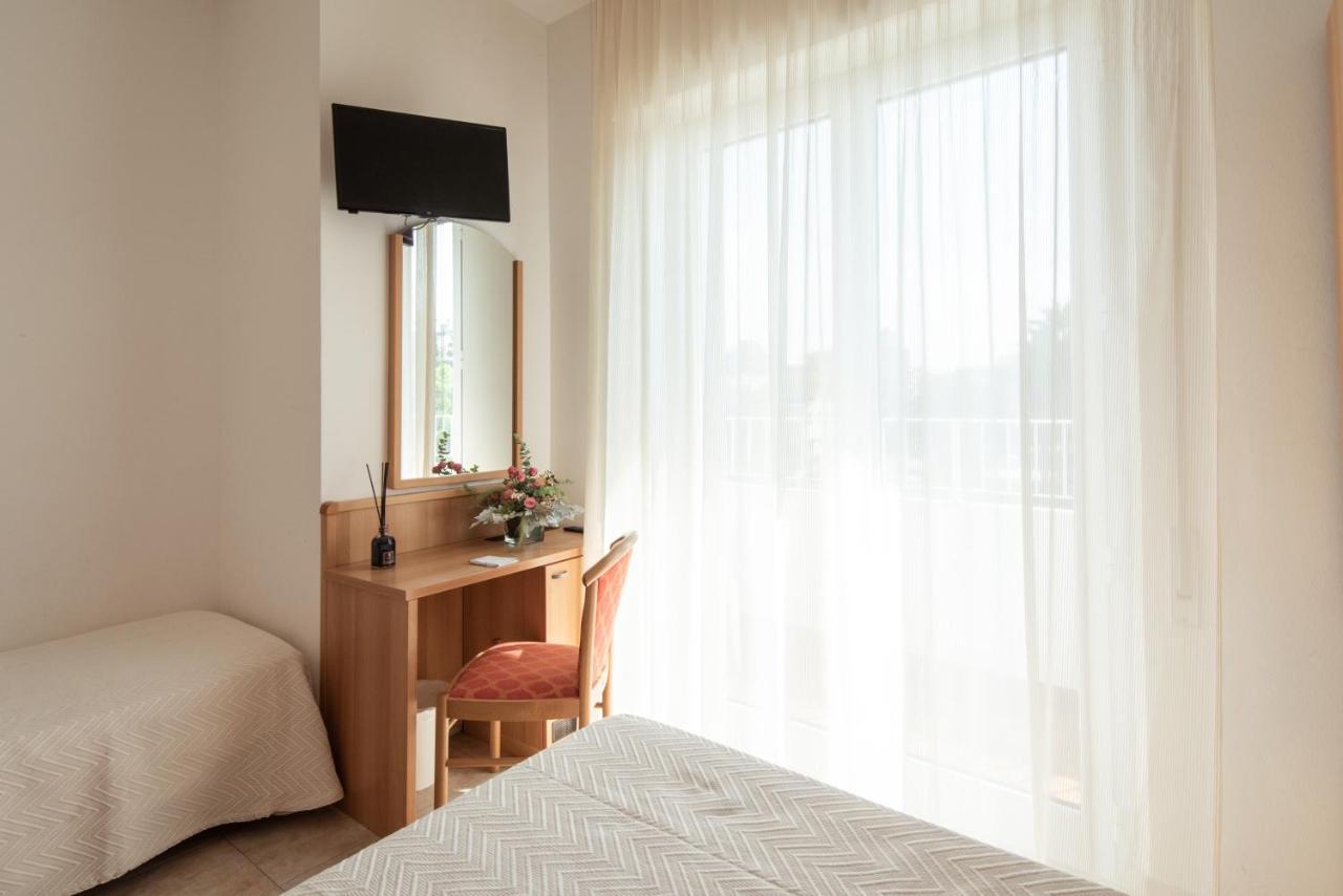 Adria Beach Hotel Alba Adriatica Esterno foto