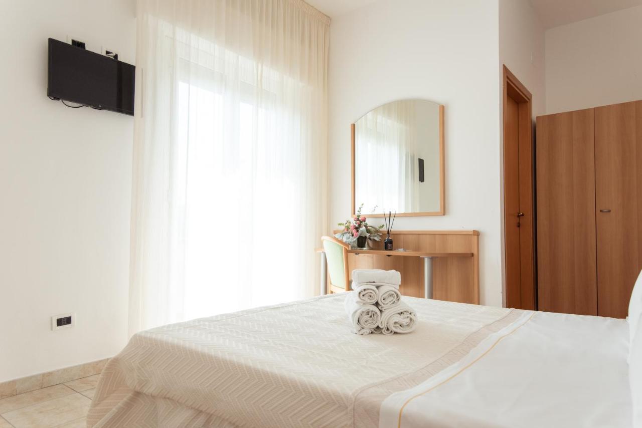 Adria Beach Hotel Alba Adriatica Esterno foto